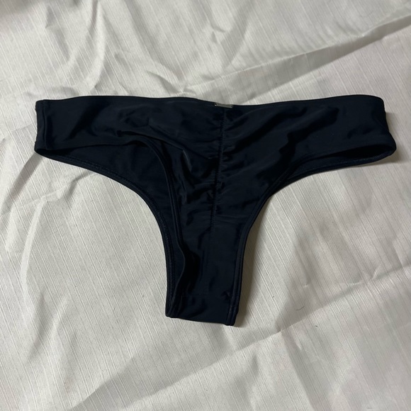 BRAND NEW NEVER WORN HOLLISTER BIKINI BOTTOMS - Picture 1 of 2